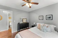 Beaver Lake Getaway-15 min from downtown Rogers with HOT TUB!