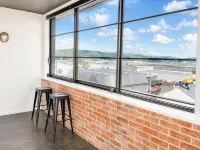 Sunny 3BR Petone Apt – Ocean Views, Walk to Shops - 3 stjerner