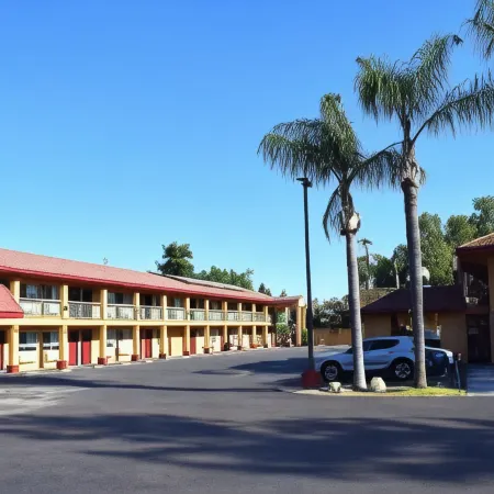 Super 8 by Wyndham Visalia