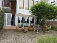 เอนา บูทีคโฮเทลแอนด์คาเฟ่ โรงแรมใกล้วัดอุโมงค์