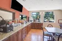 Super 8 by Wyndham Sioux City/Morningside Area - Aamiainen