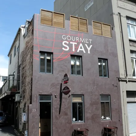U Boutique Hotel, SureStay Collection by BW Отели рядом с достопримечательностью «Гора виктория»