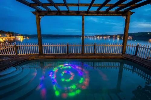 8500 sf, Sleeps 48 in beds, Pool, Hot Tub, Game Rm, 300 ft lake front, In town - 4-Star
