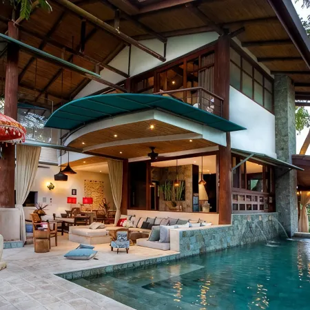 Ultra Luxury Balinese Style. Close to the Beaches. Private Pool.