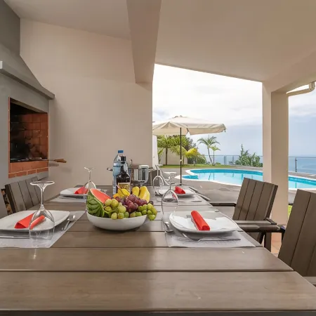 Sea View, Luxury, Comfort, Privacy, Free Wifi and Heated Pool