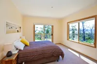 Bruny Island Escapes and Hotel Bruny - parking