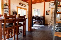 Cozy 40 Acre Homestead Cabin w/ 360 Views + Soaker Tub! - Alppimaja