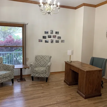 Peaceful 3-bedroom accessible ranch home with AC, WiFi in Eastside Olathe.