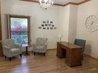 Peaceful 3-bedroom accessible ranch home with AC, WiFi in Eastside Olathe. - badewanne