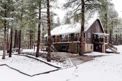 Cozy 5 Br 4BA Cabin Pool Table Game Rm 2.5 Acs BBQ Dogs on Way to Grand Canyon - 小木屋