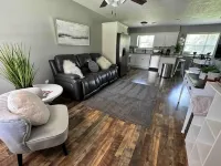 The Houston House: Convenient, Clean, and Newly Remodeled Home - 3 tähden