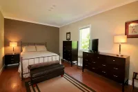 Birdie House located off Pinehurst #6.  Whole house near 39 golf courses. - 4성급