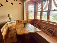 Near Chico Hot Springs, Hot Tub, 2 Fireplaces, IR Sauna, EV Charger, Foosball - Wifi