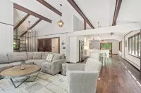 Shuttle to Village/lifts5 miles to base! Cozy Chalet! - 3-Star