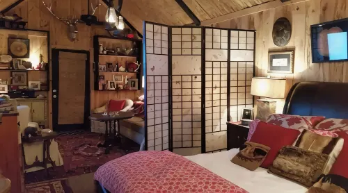 Cottage on riverbank one mile from Clarksdale in gated community