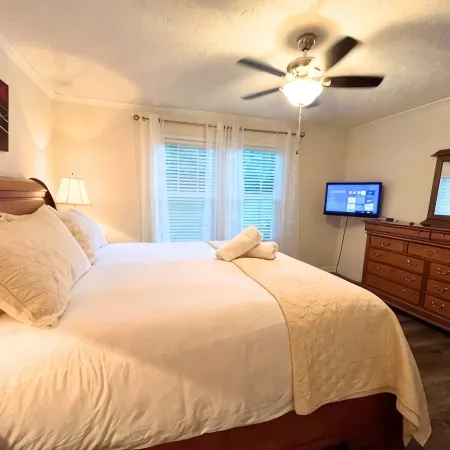 Beautiful, Cozy home in Concord providing a spacious & tranquil retreat