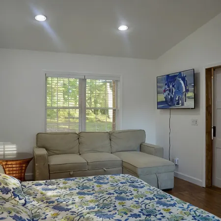The Sunrise! Close to Wake forest University. 2 King beds. Quiet neighborhood!