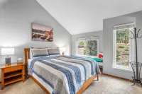 Walk to Lake Tahoe - Pet-Friendly Cabin - Sleeps 7, Kids Welcome - 3-Star