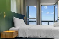 Waterfront Home w/ Views - Hot Tub + Movie Theatre - 陽台