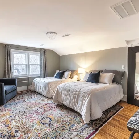 Charming Retro & Stylishly Updated Mid-Century Apartment Retreat Near Downtown
