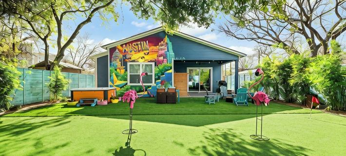 Chic 4Br Austin Retreat w/ Cowboy Pool, Hot Tub & Sauna — Near Downtown Hotels in Montopolis