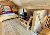 Log Cabin with Amazing Mountain & Lake Views  (allergy-friendly) Hôtels à : 
