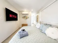 EpicView Casita - King Bed & Queen Bed - AC - High Speed WiFi - 65" Smart TV - Wi-Fi