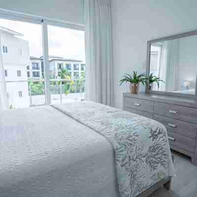 Charming & Relaxing Pool View Apartment at Playa Coral / Beach Access & Balcony Rooms