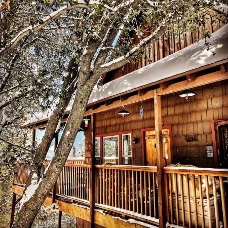 Historic Author's Lodge- Hot Tub As Featured in San Diego Magazine Walk to Town.