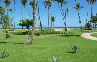 Beachfront Playa Turquesa 2 BR/2 BA Penthouse Condo W/Rooftop 50mbps WIFI