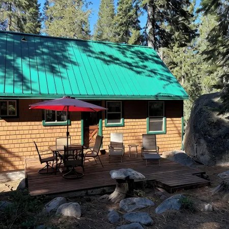 Cabin walking distance to Donner Lake
