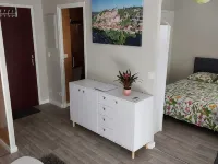 Studio type T2, hypercentre, furnished with air conditioning and parking Hotels in Gramat