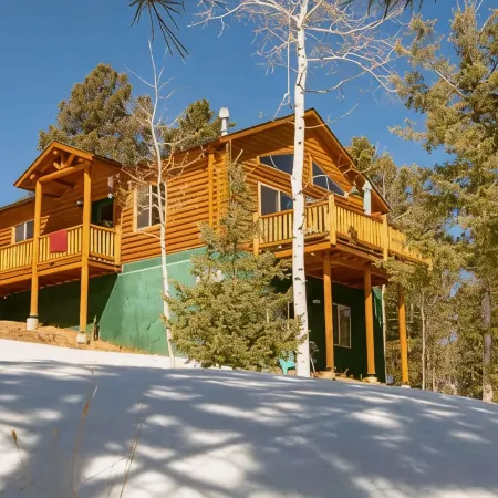 Mountain Sunrise Cabin with breathe taking views.