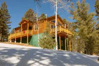 Mountain Sunrise Cabin with breathe taking views.