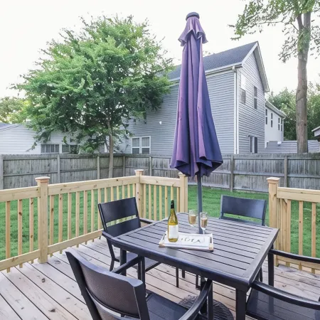 Sweet Retreat! Cozy 2 Bed & Bath By the Beach