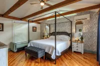 Lakefront Seclusion! - UPDATED! Dock, Hot tub, fire pit, pet friendly with fee,