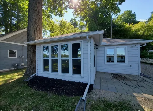 Cozy lakeside cottage near Downtown - WiFi