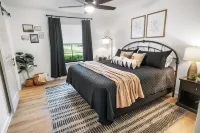 Stay in Style near Lawton's best spots! - 4 stjerner