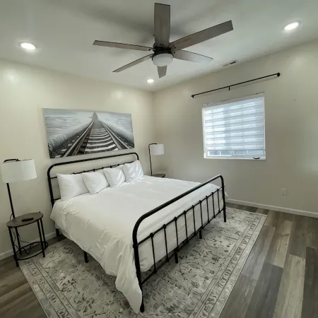 Located in Downtown Evanston, Walking distance to food, shops, and Train Depot.
