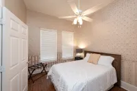 Charming 3-bedroom house with AC and WiFi in fabulous Luling - 4-Star