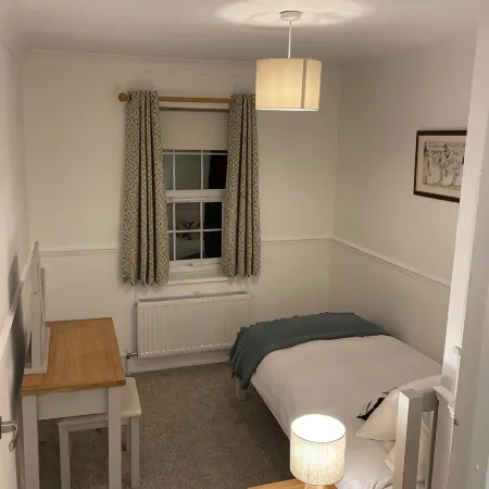 3BR Victorian Cottage with garden, close to Windsor and Heathrow