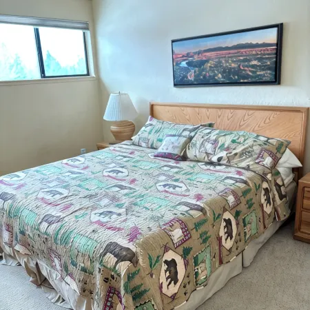 Charming 2-bedroom condo in delightful Mammoth Lakes with fitness room, WiFi