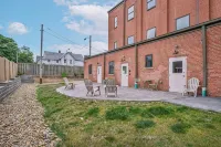 Charming 2-bedroom apartment in brilliant Cleveland with AC, WiFi - Condos