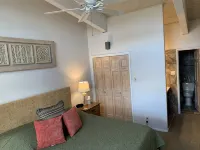 Ski In/Ski Out 2 Bed/2Bath Top Floor Updated Condo With Elevator and Steamshower - 2 étoiles