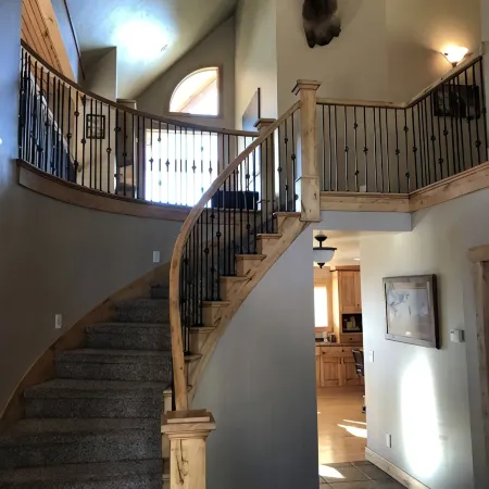 Bear Lake Cabin w/ lots of privacy and amazing Lake View