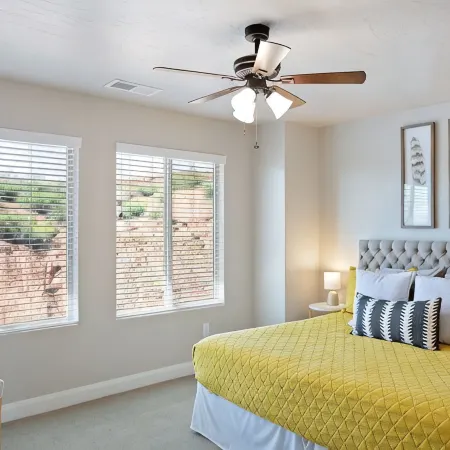 Zion Zen Family-Friendly Townhouse With Home Theater and Pool access