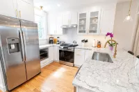 The Queen Anne: Spacious New Haven Retreat, Close to Yale & Downtown - 4 ดาว