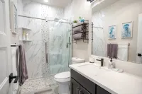 New Modern Townhouse, only short walk to the beach - 4성급