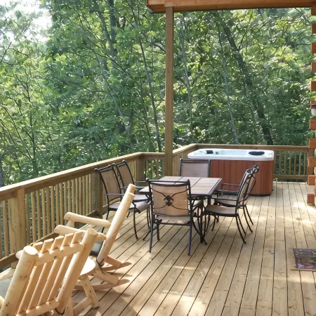 HAWKS RIDGE HIDEAWAY- Luxury Cabin & Great Get-Away! Amaazing view!