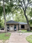 Peaceful Creekside Cottage - quiet, clean and lots of amenities! - Wifi